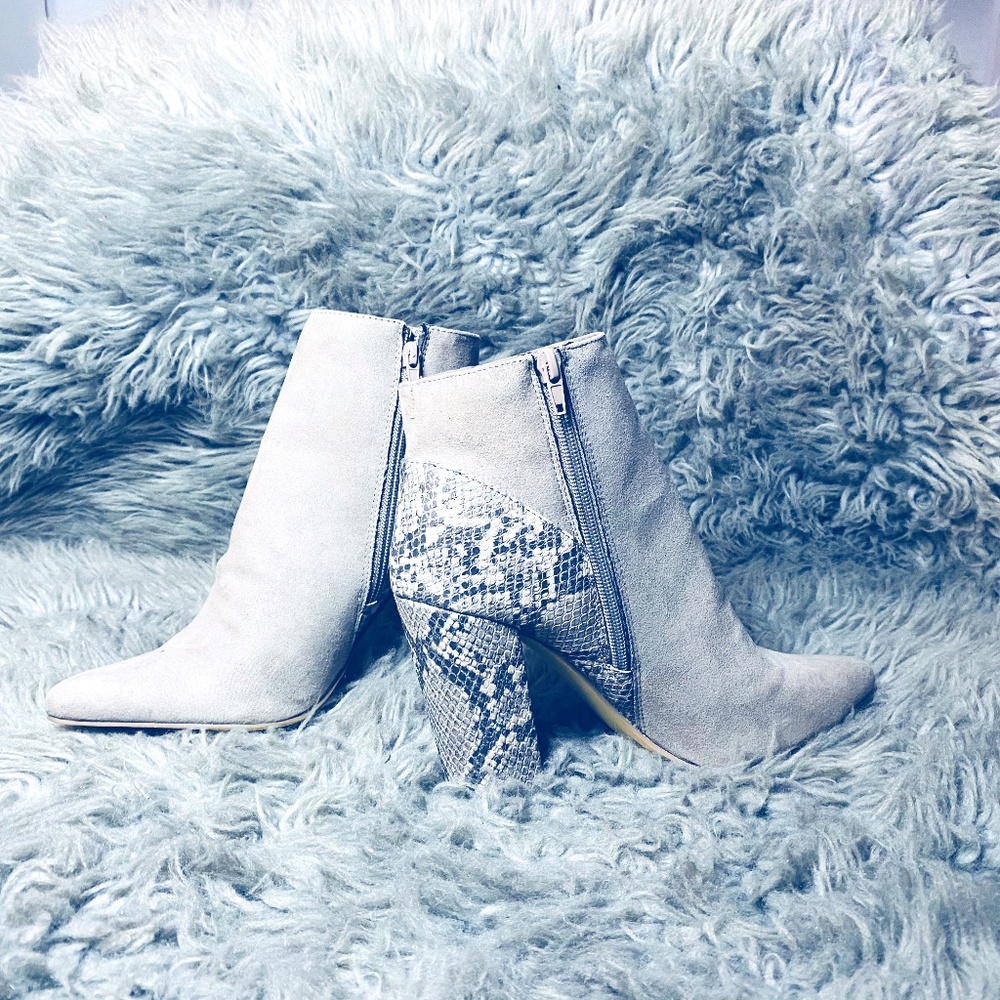 GRAY - SNAKE BLOCK HEEL BOOT